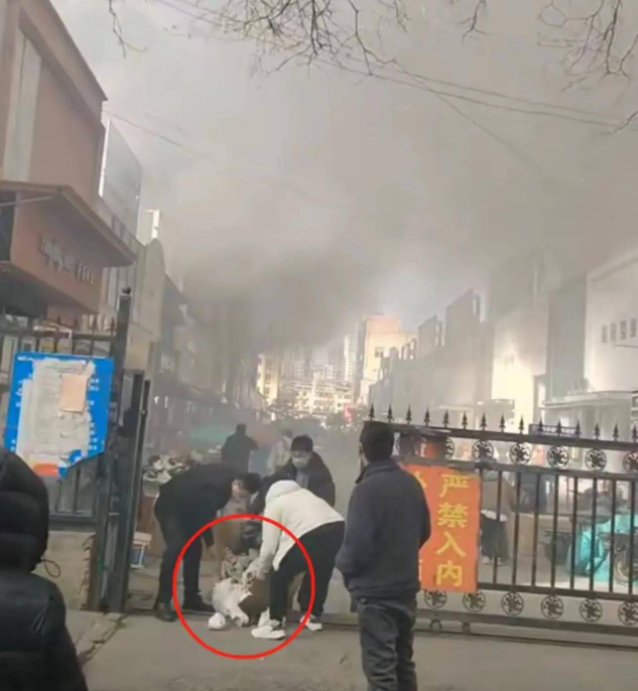 知情人讲述更多详情多个商户损失超过百万j9九游会网站入口郑州鞋城大火后续！(图5)