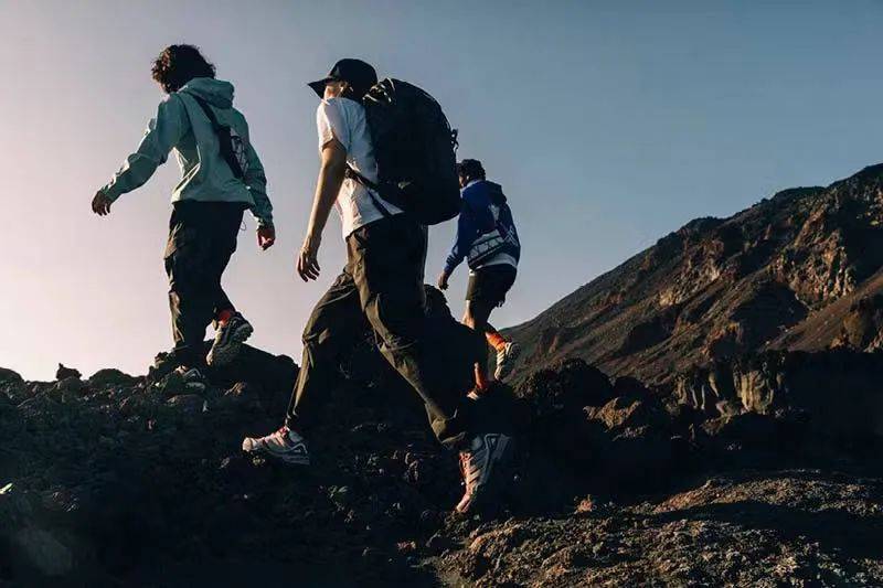 推出穆勒鞋新型号snow peak发布新型两室帐篷j9九游会网站入口新品快讯｜Birkenstock(图8)