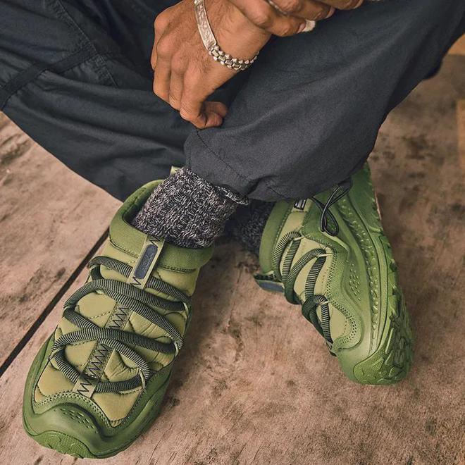 ONE 的新拖鞋让你在家也能过户外瘾j9九游会网址是什么HOKA ONE(图3)