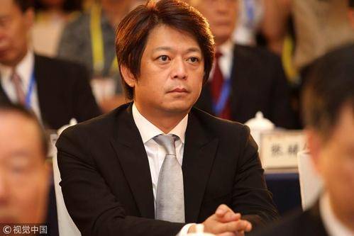 没落家族内斗中亏40亿最后败给了红颜祸水J9真人游戏第一品牌“一代鞋王”达芙妮