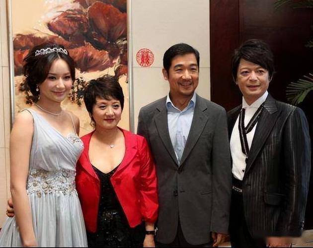没落家族内斗中亏40亿最后败给了红颜祸水J9真人游戏第一品牌“一代鞋王”达芙妮(图6)