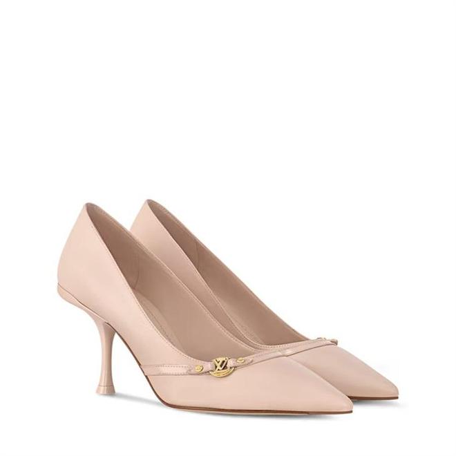 红底鞋揭秘！2025必买10双精品高跟鞋推荐九游会·j9网站VMAs大奖Rosé同款CL(图2)